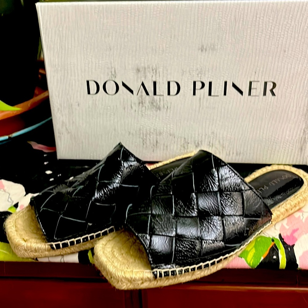 Donald J Pliner bLack Patton, espadrille, mules